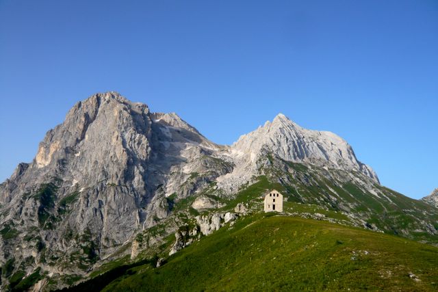 L'imponenza del Corno Grande salendo a Campo Imperatore